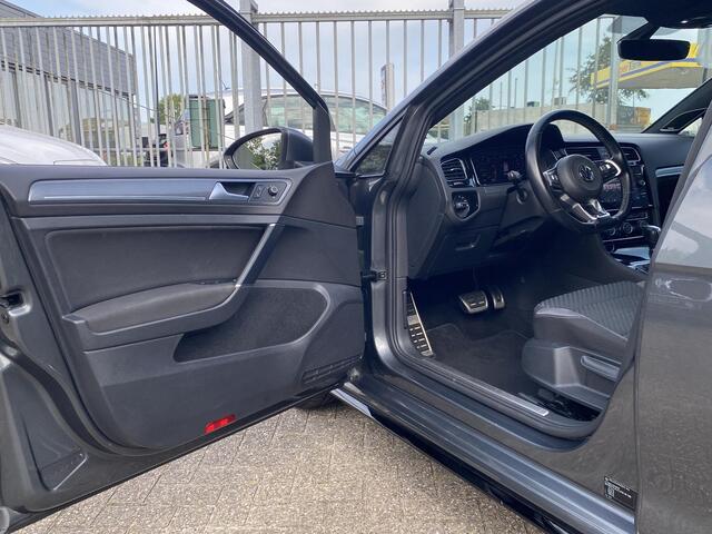 Volkswagen GOLF Variant 1.5 TSI Highline Business 3x R-Line / Automaat / NL-Auto / 2-de Eigenaar / Keyless / Half Alcantara Bekleding / Virtueel Cockpit / DYN-Audio / LED / DAB / Apple-Carplay & Android-Auto / Navi / Flippers / Adaptieve Cruise-Control / Climate-Control 