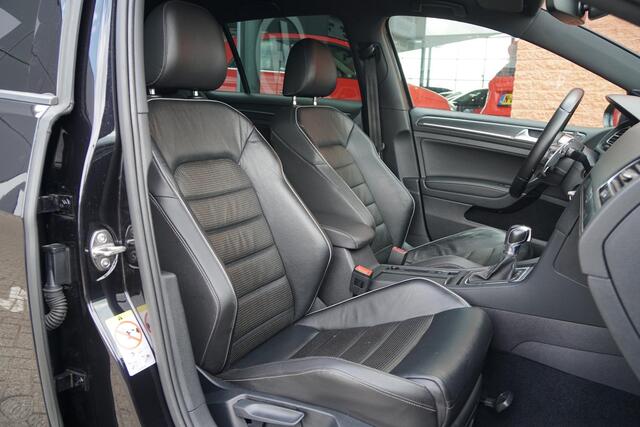 Volkswagen GOLF 2.0 TDI GTD DSG / LEDER / CAMERA / LED / CARPLAY / ACC