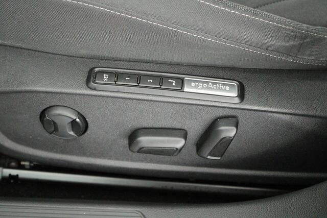 Volkswagen GOLF Variant 1.5 TSI 130pk H6 Style Trekhaak Navigatie ACC PDC IQ.Light Stoelmassage