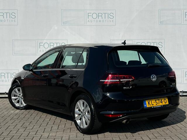 Volkswagen GOLF 1.0 TSI Connected Series NL AUTO | CAMERA | DEALER ONDERH | NETTE AUTO |