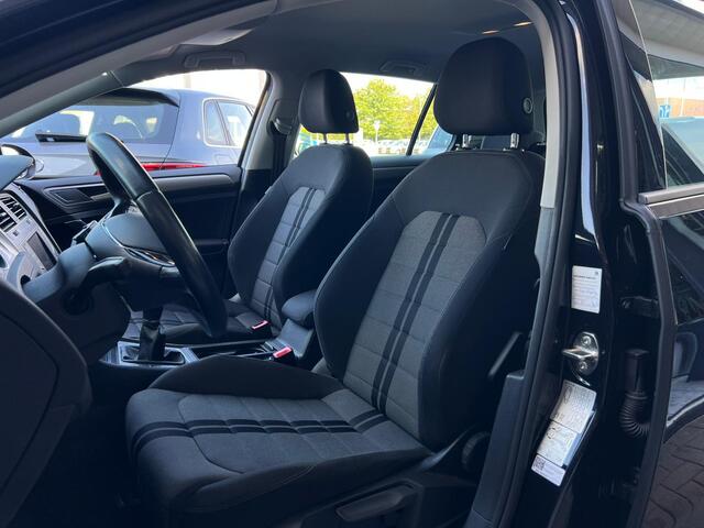 Volkswagen GOLF 1.0 TSI Connected Series NL AUTO | CAMERA | DEALER ONDERH | NETTE AUTO |