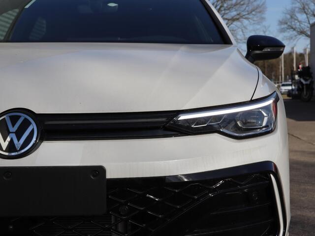 Volkswagen GOLF Variant R-Line-Edition 1.5 eTSI 85 kW / 116 pk Variant 7 v ersn. DSG | Panoramadak | Black Style | Assistance plus pakket |