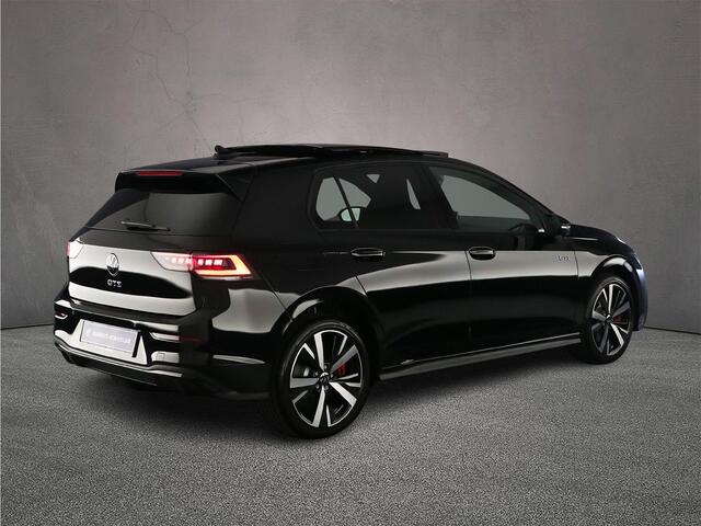 Volkswagen GOLF GTE 1.5 TSI eHybrid 272pk DSG Automaat Panoramadak, Head up display, Adaptive cruise control, LED matrix koplampen, Achteruitrijcamera, Navigatie