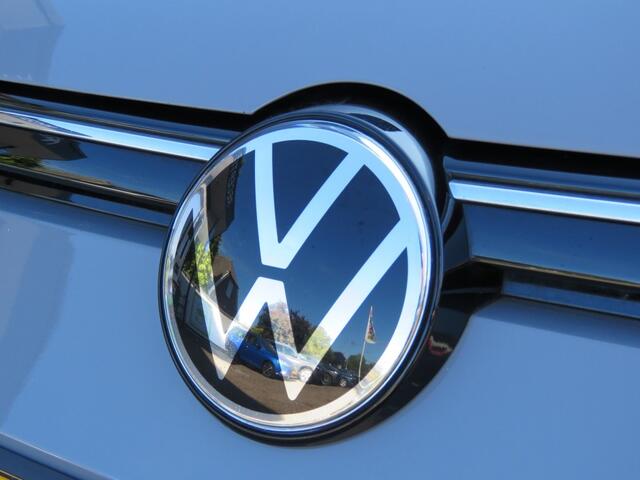 Volkswagen GOLF 1.0 eTSI LIFE DSG-aut. / Pano dak / 18 Inch / Memory / BOVAG garantie