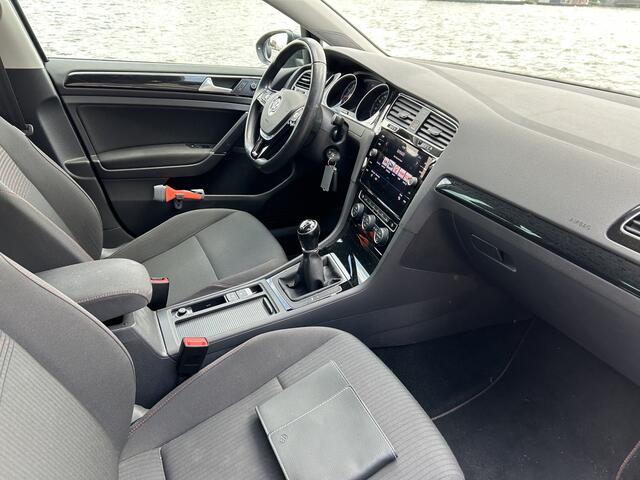 Volkswagen GOLF 1.0 TSI Comfortline Business Sond uitvoering Apply carplay