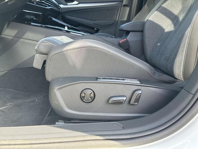 Volkswagen GOLF Style Edition 1.5 eHybrid 204 pk 6 versn. DSG · Multimedia Pakket · Panoramisch schuif-, kanteldak, elektrisch bedienbaar · Trekhaak, elektrisch inklapbaar ·