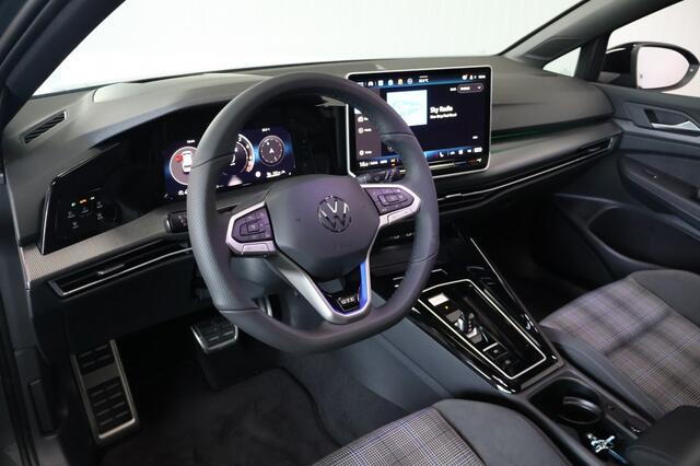 Volkswagen GOLF 1.5 eHybrid GTE 272pk | Panoramadak | Matrix | Trekhaak elektr.