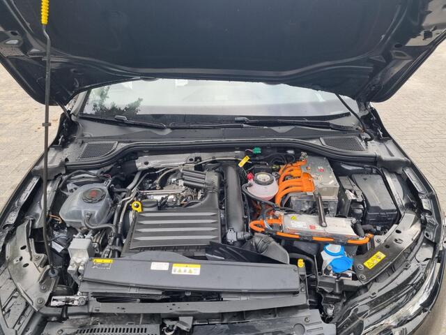 Volkswagen GOLF eHybrid Pano Navi Led