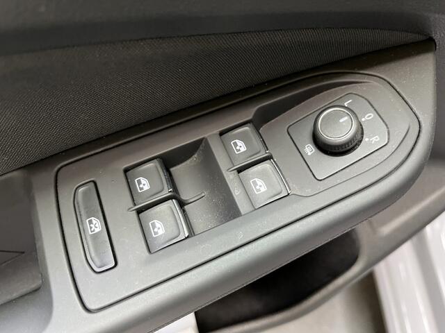 Volkswagen GOLF Variant 1.0 eTSI Life / AUTOMAAT/ ADAPT. CRUISE/ LED/ DIGITAL DASH/ PARK. SENSOREN/ CLIMA 3-ZONE/ NAVI/ BLUETOOTH/ APP-CONNECT/ 16" LMV