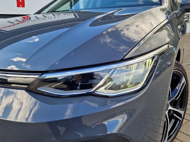 Volkswagen GOLF 1.5 TSI LIFE Bus. Autom. Navi+ Climate DAB Apple Car Trekh.