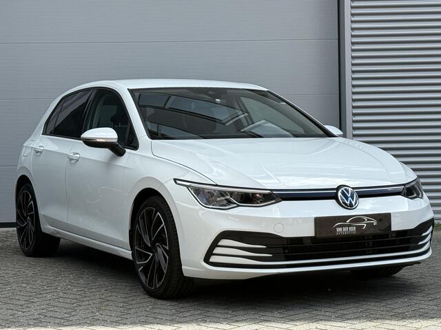 Volkswagen GOLF 1.5 eTSI Style | Nieuw model | Camera | Draadloze lader | | Apple Carplay | DAB+