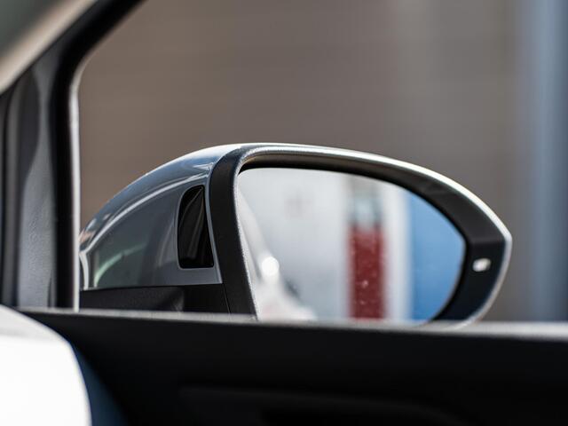 Volkswagen GOLF 1.0 eTSI Life Apple CP HUD Camera Stoelverw