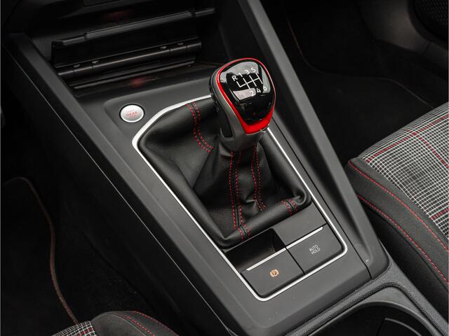 Volkswagen GOLF 2.0 TSI GTI UNIEK HANDBAK!! PANO STANDKACHEL CAMERA DODEHOEK IQ LIGHT