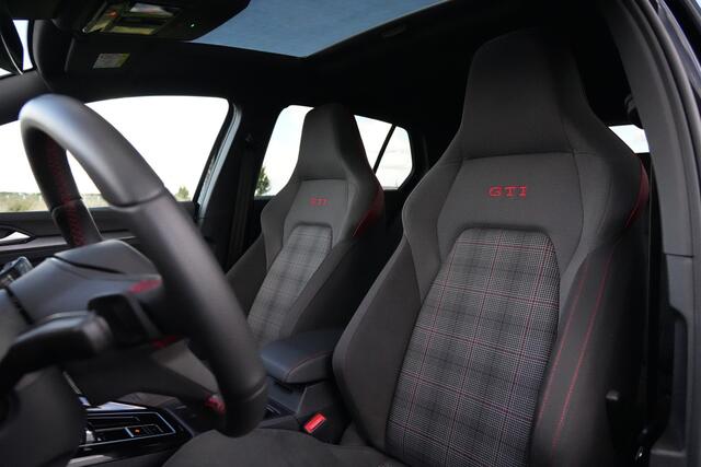 Volkswagen GOLF 2.0 TSI GTI 265pk Panoramadak/HarmanKardon/Camera