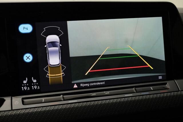 Volkswagen GOLF 1.5eTSI/150PK R-Line Blackstyle DSG · Panoramadak · Trekhaak · Camera + Parkeersensoren · Garantie tot december 2025