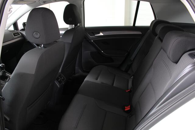 Volkswagen GOLF 1.0 TSI Comfortline Navigatie | Camera | Inklapbare buitenspiegels | Parkeersensoren
