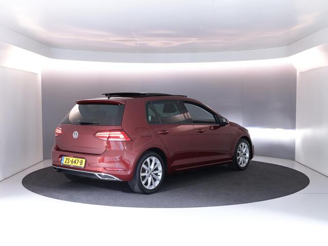 Volkswagen GOLF 1.0 TSI Highline 115 pk Automaat (DSG) | Navigatie | Panoramadak | Parkeersensoren | Achteruitrijcamera | Keyless | LED koplampen |