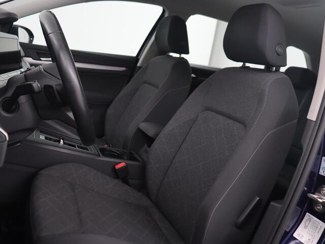 Volkswagen GOLF Variant 1.0 eTSI Life | LED | Trekhaak | Apple Carplay |