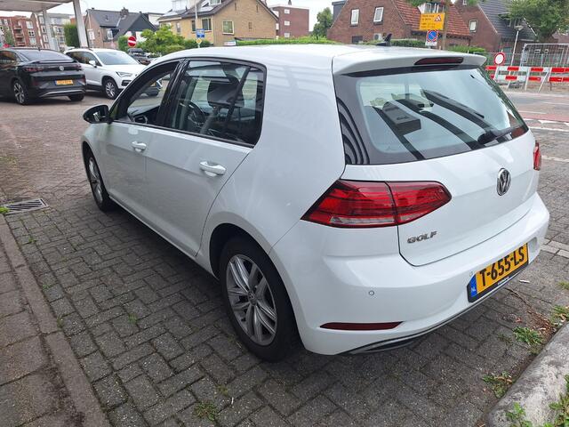 Volkswagen GOLF 1.0 TSI Highline / Led verlichting / Stoelverwarming / PDC / Alcantara / Navi / Adaptive cruise