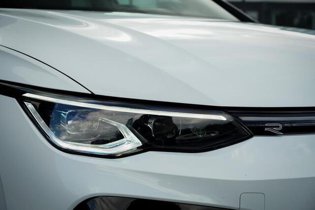 Volkswagen GOLF 2.0 TSI R 4Motion / Pano / Akrapovic / DCC / Stoelklima