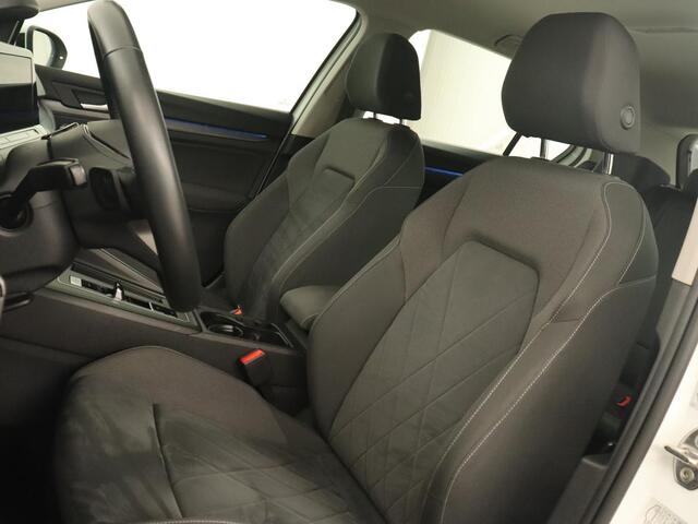 Volkswagen GOLF 1.4 eHybrid Style | Camera | Massage | Carplay | Memory | Sfeerverlichting | Adaptive cruise | Keyless | Navigatie | Full LED | Digital Cockpit