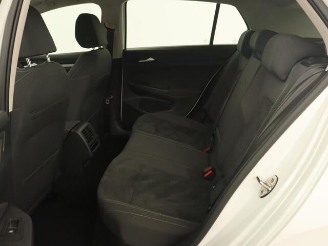 Volkswagen GOLF 1.4 eHybrid Style | Camera | Massage | Carplay | Memory | Sfeerverlichting | Adaptive cruise | Keyless | Navigatie | Full LED | Digital Cockpit