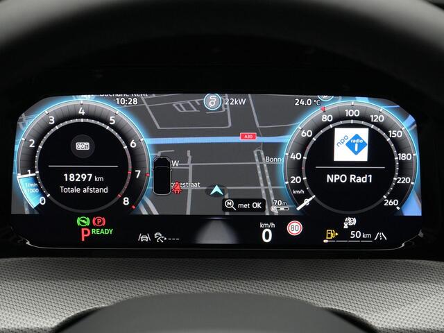 Volkswagen GOLF 1.5 eTSI 150 pk DSG | Edition 50 Anniversary | Panoramadak | Rondomzicht camera | Stoelverwarming | IQ Light | Head-up display | 18 inch