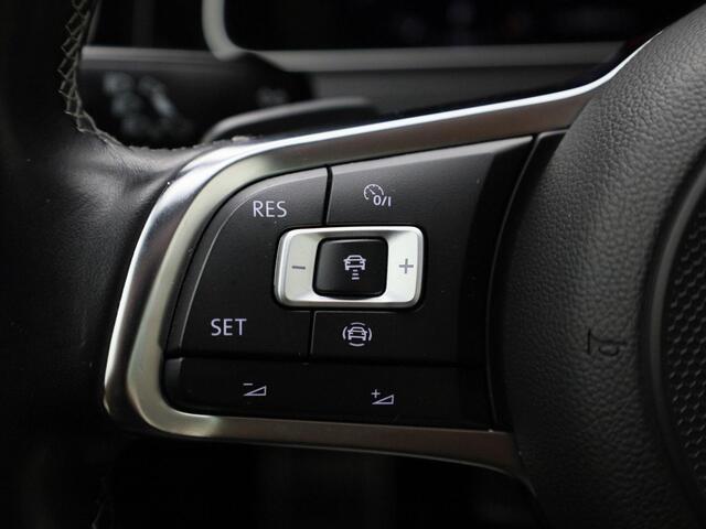Volkswagen GOLF 1.5TSI/150PK DSG R Line · Panoramadak · Camera · Dodehoeksensor · Info Active Display · Stoelverwarming · Trekhaak · Android/Apple Car Play · Leder ·
