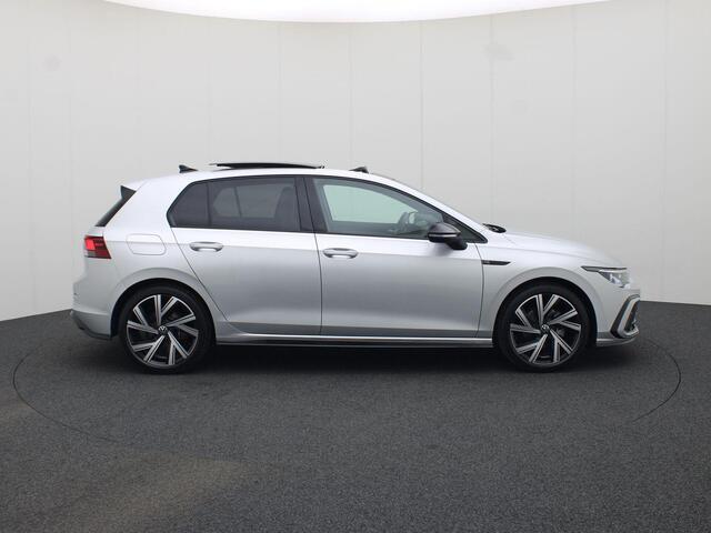 Volkswagen GOLF 1.5eTSI/150PK R-Line Blackstyle DSG · Panoramadak · Trekhaak · Camera + Parkeersensoren · Garantie tot december 2025