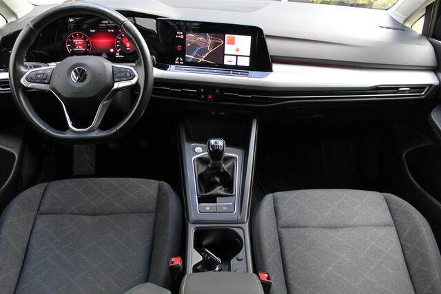 Volkswagen GOLF 1.5 TSI Life Business | Incl. 12 maanden Garantie | Stoelverwarming | Achteruitrijcamera | Stoel/stuur verwarming | Adaptive cruise controle | Parkeersensoren V+A | Keyless start | Navigatie | Climate controle | Apple CarPlay/Android Auto | DAB | Virtual