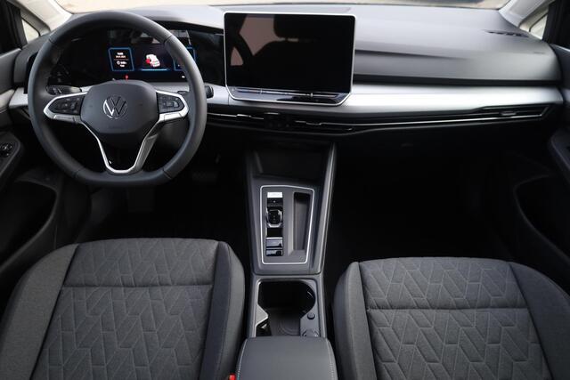 Volkswagen GOLF 1.5 eHybrid Life Edition 204PK / 150kW, Achteruitrijcamera, stoel- en stuurwiel verwarming, navigatie, Apple Carplay / Android Auto, 17" 'Nottingham' LMV, LED verlichting, DAB+, spraakbediening (voice-control), digital cockpit pro, multifunctioneel ledere