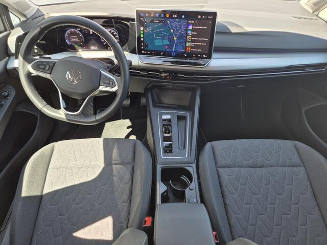 Volkswagen GOLF 8.5 1.5 e-TSI Life Edition Automaat /Apple Carplay Android Auto / Achteruitrijcamera / Comfort-pakket / Multimedia-pakket / Stuur- Stoelverwarming / Adaptief CC / Keyless Entry/Start / Lichtmetalen wielen /