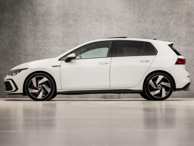 Volkswagen GOLF 2.0 TSI GTI 245Pk Automaat (SCHUIFDAK, APPLE CARPLAY, GROOT NAVI, DYNAMISCHE KNIPPERLICHTEN, SFEERVERLICHTING, STUUR/STOELVERWARMING, ALCANTARA, KEYLESS, MATRIX LED KOPLAMPEN, NIEUWSTAAT)
