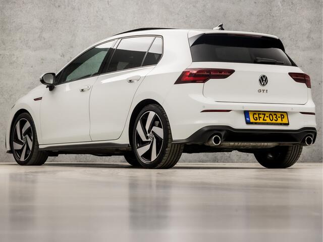 Volkswagen GOLF 2.0 TSI GTI 245Pk Automaat (SCHUIFDAK, APPLE CARPLAY, GROOT NAVI, DYNAMISCHE KNIPPERLICHTEN, SFEERVERLICHTING, STUUR/STOELVERWARMING, ALCANTARA, KEYLESS, MATRIX LED KOPLAMPEN, NIEUWSTAAT)