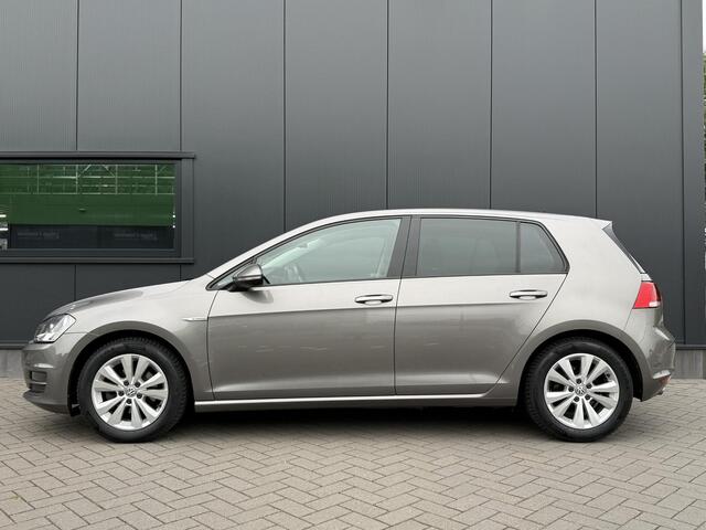 Volkswagen GOLF 1.0 TSI Business Edition Connected 116 PK | Inclusief 1 jaar garantie | Origineel NL | NAP | Navigatie | Cruise control | Climate control | Camera | Parkeersensoren | Lichtmetalen velgen | Sportstoelen | Metallic lak | DAB | All season banden | Spiegelpak