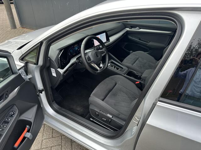Volkswagen GOLF 1.0 eTSI Life Business