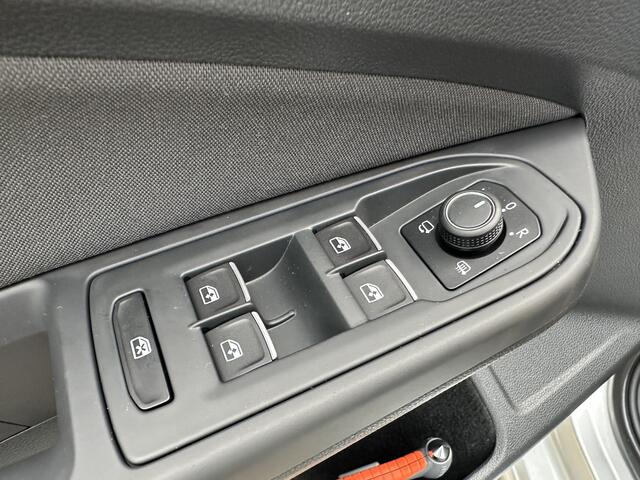 Volkswagen GOLF 1.0 eTSI Life Business