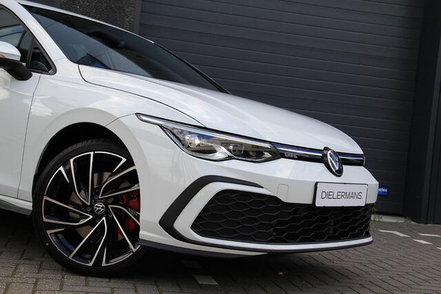 Volkswagen GOLF 1.4 eHybrid GTE 19" Adelaide | Sfeerverlichting | Apple Carplay | Parkeersensoren rondom | Nieuwstaat!