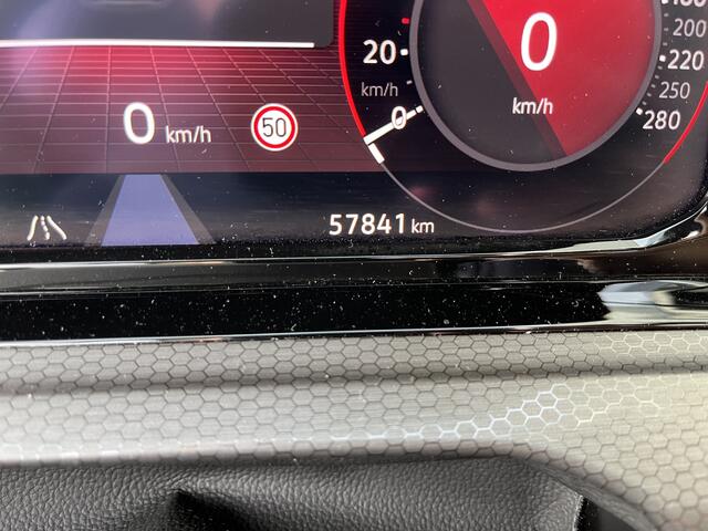 Volkswagen GOLF 2.0 TSI GTI / AUTOMAAT/ GARANTIE TM 01-2027/ PANO/ HARMAN-KARDON/ STANDKACHEL/ CAMERA/ HEAD-UP DISPLAY/ DODE HOEK/ MEMORY SEATS/ STOELVERWARM. V EN A/ STOEL VENTILATIE/ KEYLESS/ APP CONNECT/ NAVI