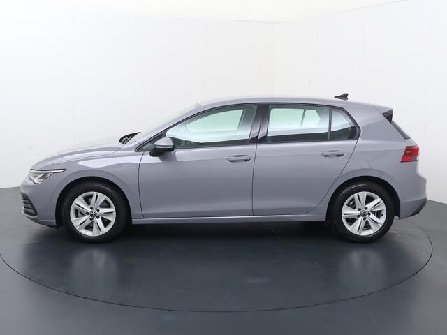 Volkswagen GOLF 1.0 TSI Life | 110 PK | Navigatiesysteem | Achteruitrijcamera | Adaptive cruise control |