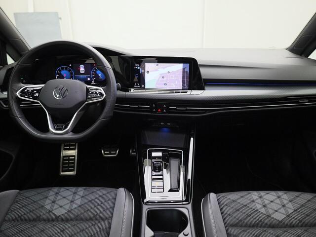 Volkswagen GOLF 1.5eTSI/150PK R-Line Blackstyle DSG · Panoramadak · Camera + Parkeersensoren · Apple Car Play · Garantie tot februari 2026