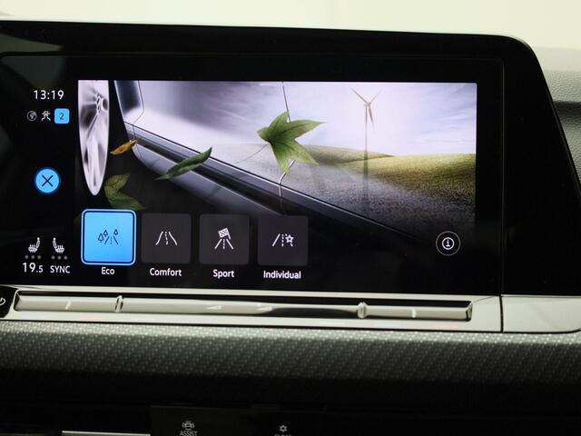 Volkswagen GOLF 1.5eTSI/150PK R-Line Blackstyle DSG · Panoramadak · Camera + Parkeersensoren · Apple Car Play · Garantie tot februari 2026