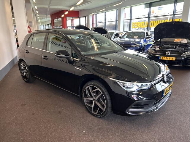 Volkswagen GOLF 1.5 eTSI Style Automaat | Panoramadak | Memory seats | Adaptieve cruise control | Stoel+Stuurverwarming | Sfeerverlichting | 18''INCH | Navigatie | Lane assist | Parkeersensoren v+a