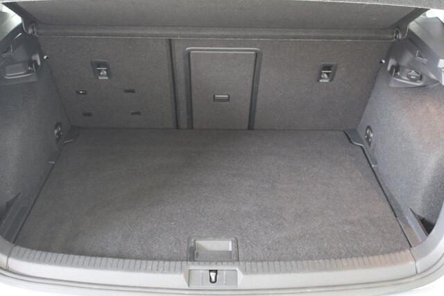 Volkswagen GOLF 1.0 TSI Comfortline Navigatie | Automatische Airco | lichtmetalen velgen | Parkeersensoren