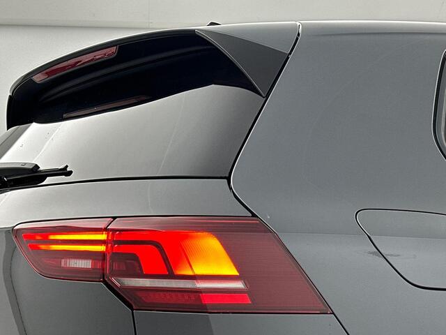 Volkswagen GOLF 1.5 eTSI Life Edition 1.5 eHybrid 150 kW / 204 pk