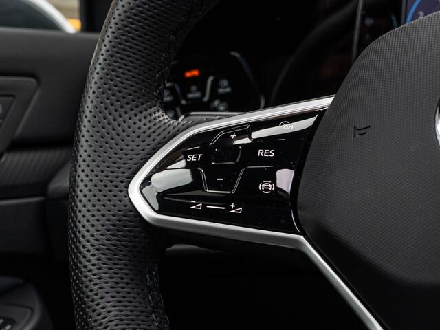 Volkswagen GOLF 1.5 TSI R-Line Business PANO IQ LIGHT MATRIX VIRTUAL DASBOARD LEDER ALCANTARA