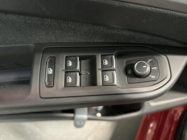 Volkswagen GOLF 1.0 110pk DSG eTSI Life · Apple/Android Car Play · Navigatie · P-Sensoren · Sfeerverlichting · Getint Glas · 16'' Inch · Garantie t/m 17-04-2027 of 100.000km