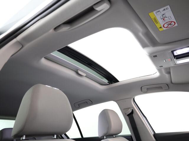 Volkswagen GOLF 1.5 eTSI Style 130 pk Automaat (DSG) | Navigatie | Panoramadak | Parkeersensoren | Adaptieve cruise control | Stoelverwarming |