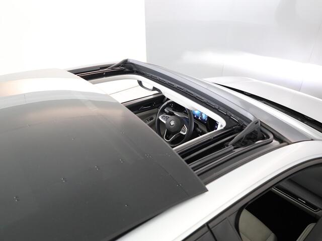 Volkswagen GOLF 1.5 eTSI Style 130 pk Automaat (DSG) | Navigatie | Panoramadak | Parkeersensoren | Adaptieve cruise control | Stoelverwarming |