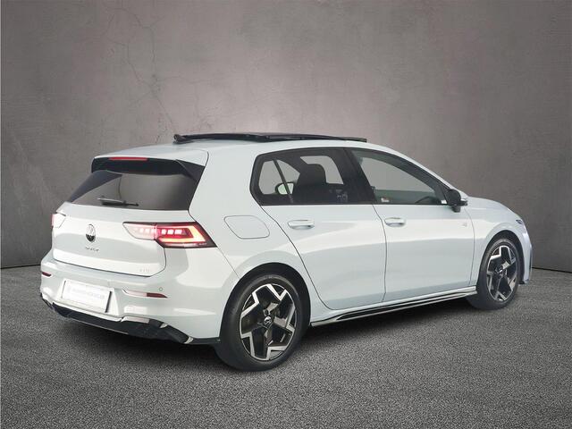 Volkswagen GOLF 1.5 eTSI R-Line Edition 150pk DSG Automaat, Panoramadak, Harman Kardon sound, Side assist, Stoelverwarming, Achteruitrijcamera, Adaptive cruise control